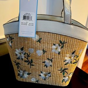 NWT Draper James Reese’s Limited edition birthday handbag. Sold out! 🌸
